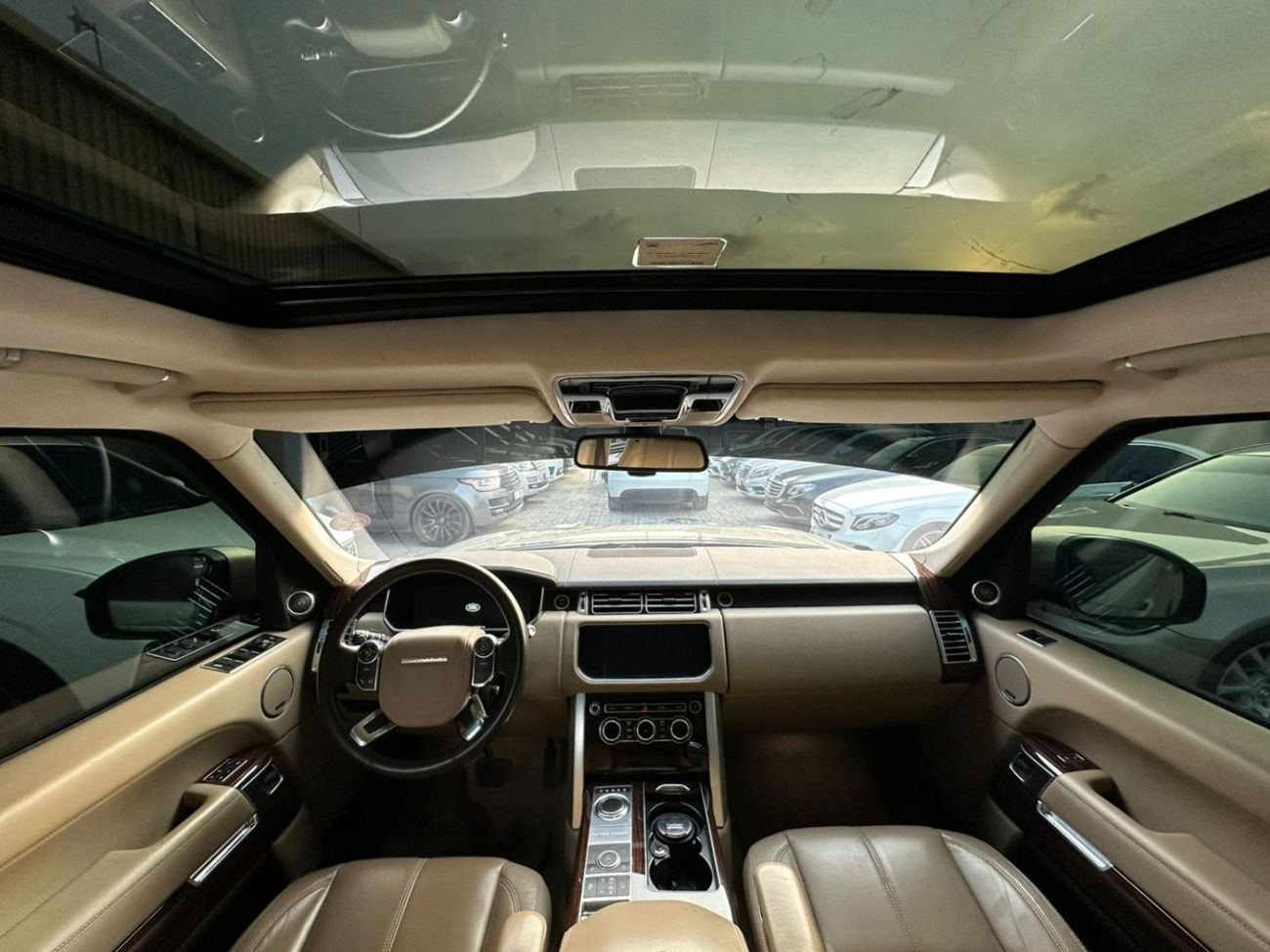 Land Rover Range Rover HSE 5.0L - 2014 - V8 - 375 HP - GCC Specs - One Owner - Perfect Condition - Full Service History