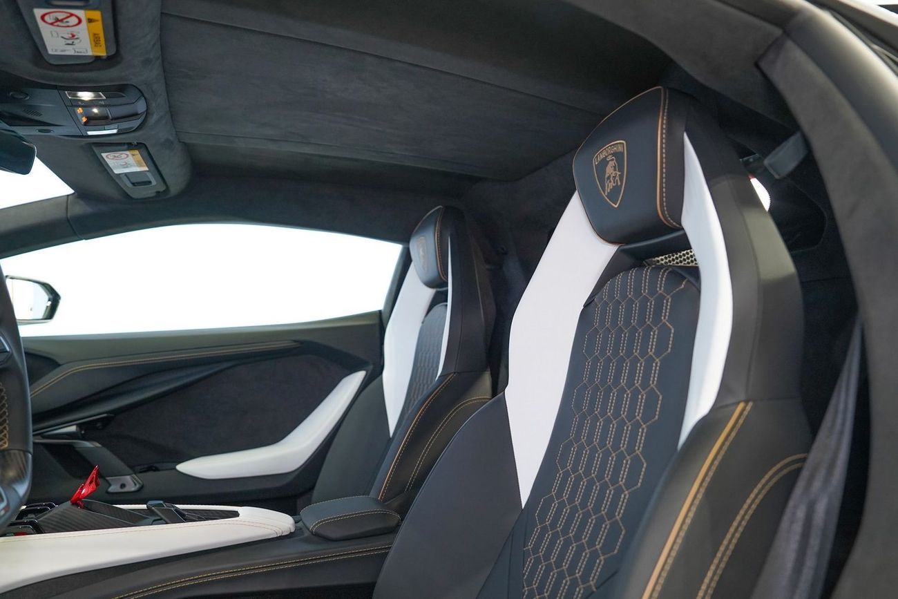 لامبورغيني ريفويلتو 6.5L V12 Hybrid