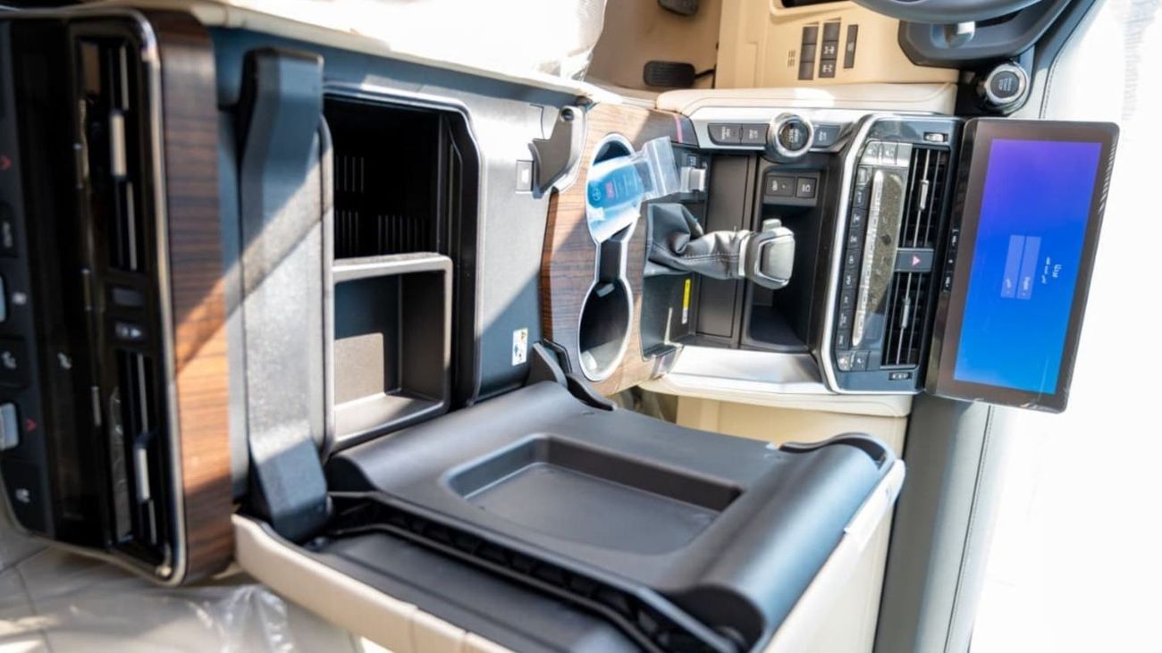 Toyota Land Cruiser VX-V 4.0L | Petrol | V6 | Automatic | 7 Seater | 4 Door