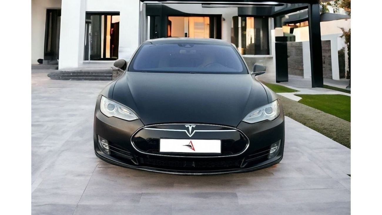 تسلا Model S تيسلا موديل S P85D 2015 | دول مجلس التعاون الخليجي | محرك مزدوج | فش | العديد من الإضافات