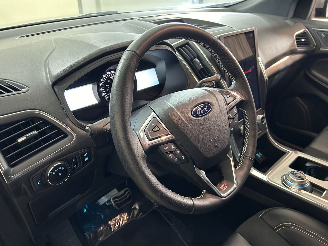 Ford Edge ST SST422 / FEE Insurance + Registration/ AL TAYER MOTORS AL QOUZ SHOWROOM