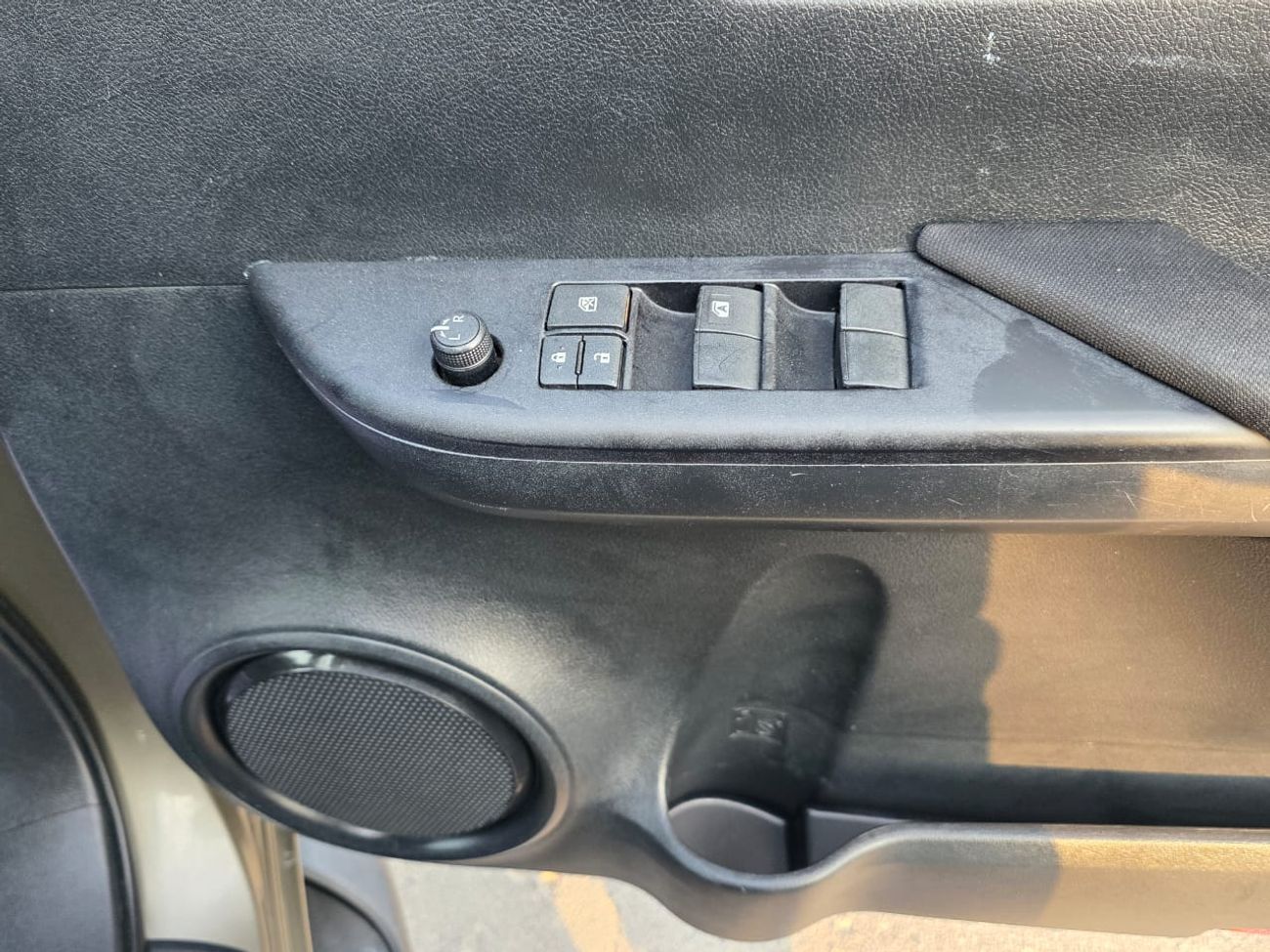 Toyota Hilux Face Lifted to 2024 model diesel 2.8 liter right hand drive automatic only for export available