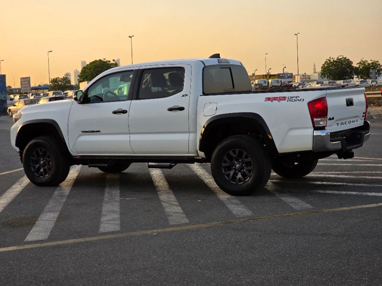 تويوتا تاكوما 2023 Model SR5 Push button, 4x4 and leather seats