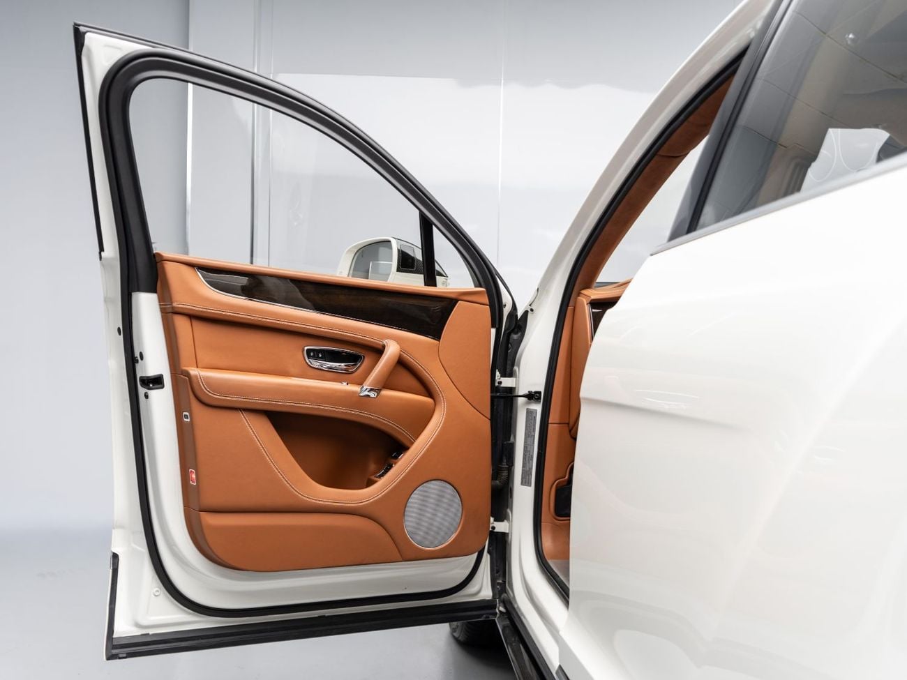 Bentley Bentayga STD BUY NOW, PAY 2027 | THE BLACKLINE STANDARD | 12 Month Blackline Warranty, GCC, Low KM's