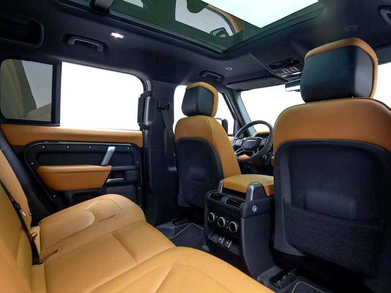 لاند روفر ديفندر 110 V8 P525 | GCC Spec | Dealer Warranty and Service Contract