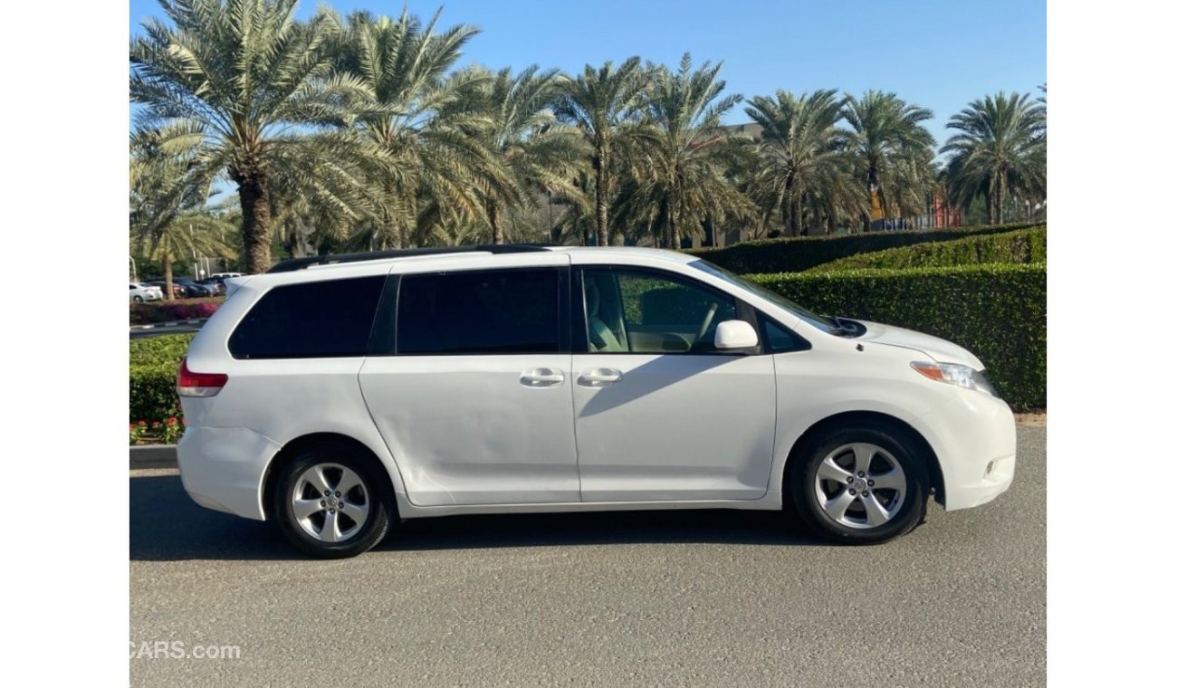 تويوتا سيينا Toyota Sienna model 2013  USA very celen I car km 147,459 price 33 ,000 m00971527887500