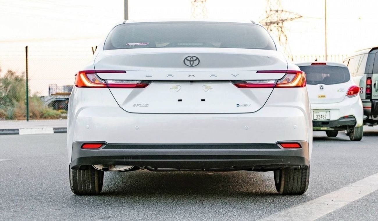 Toyota Camry 2025 Toyota Camry E-plus 2.5L Hybrid AT (White)
