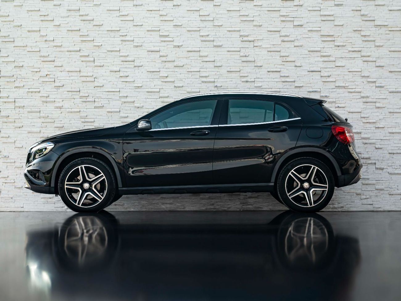 مرسيدس بنز GLA 250 Std 2.0L (211 HP)