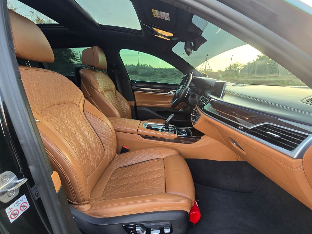 BMW 750Li xDrive 4.4L (530 HP) BMW 750LI 2020 GCC V8 // FSH // SERVICE CONTRAC TILL 2027 // FULL OPITION // PE