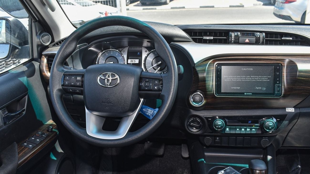 تويوتا هيلوكس SR5 2.7L