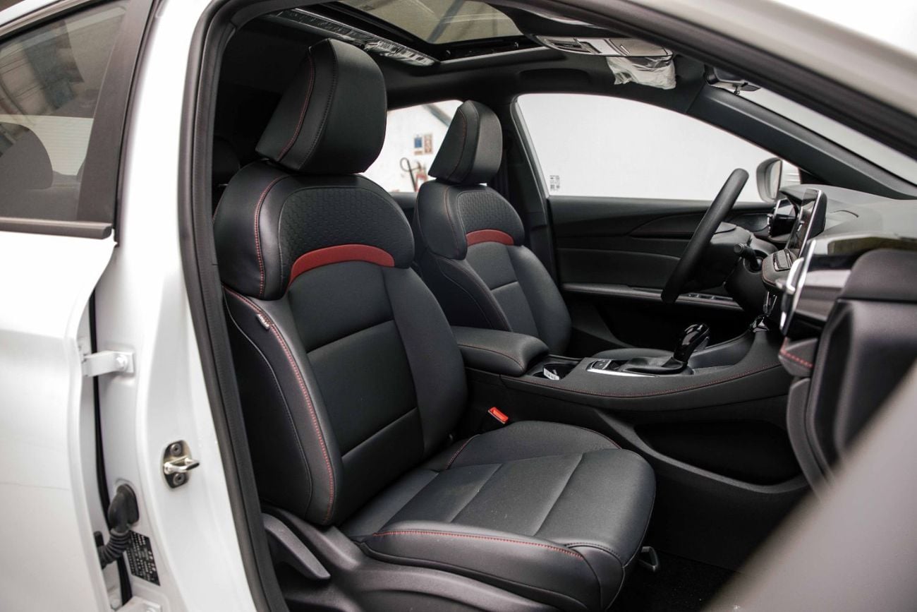 أم جي 5 LUX 1.5L - WHITE INSIDE BLACK | EXPORT ONLY