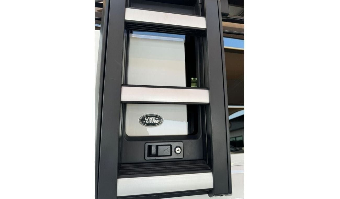 لاند روفر ديفندر 2023 Land Rover Defender 130-P400- X Dynamic 3.0L