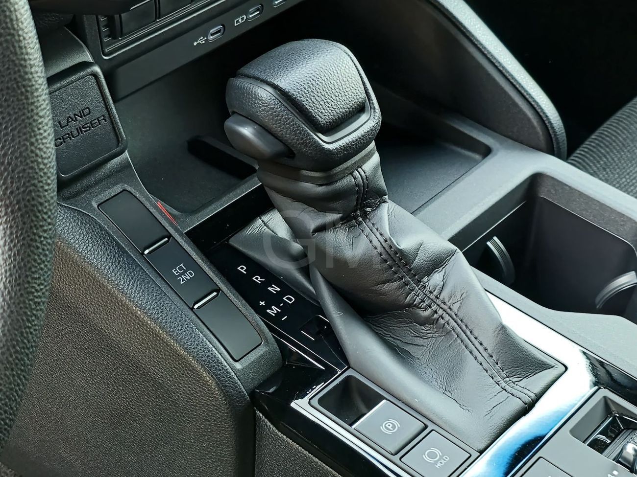 تويوتا برادو TOYOTA PRADO PETROL 2.4T - URBAN - E - FULLY BASIC - 2025 MODEL - WHITE INSIDE BLACK - OMANI