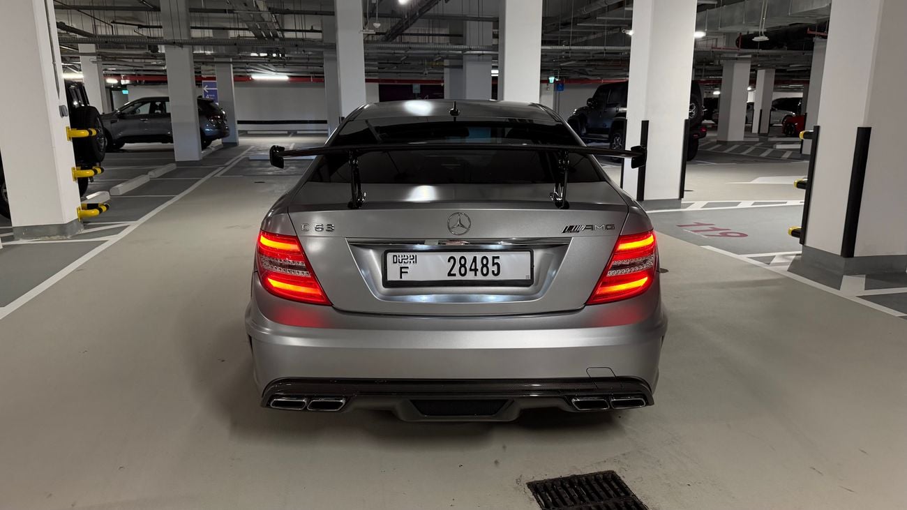 مرسيدس بنز C 63 AMG Black Series 6.2 517ps