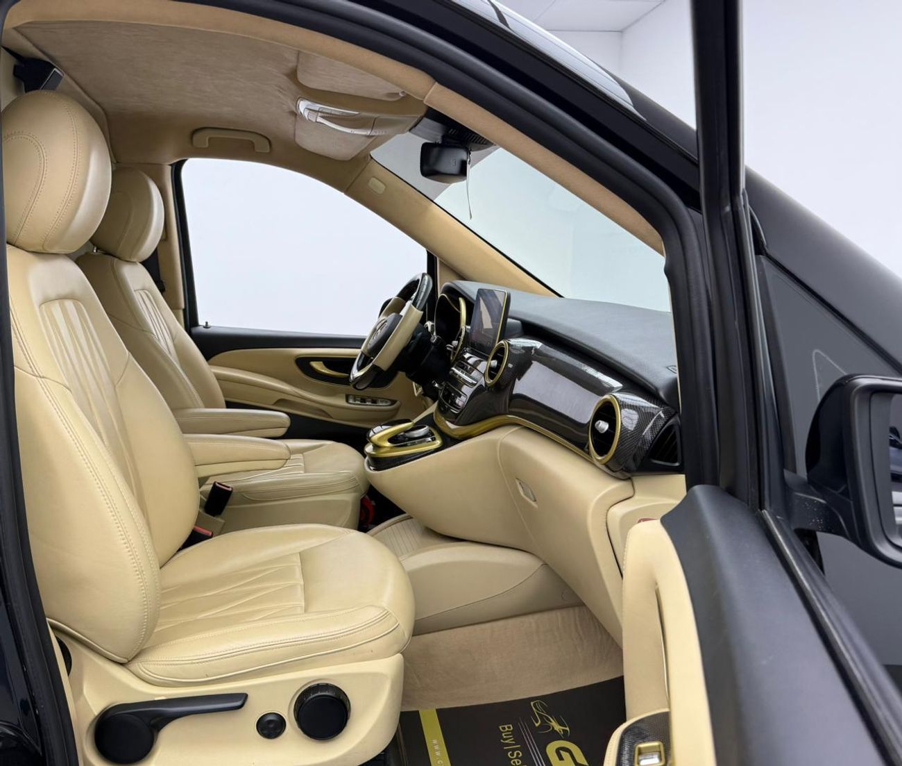 Mercedes-Benz V 250 2017 Mercedes Benz V250, Full Service History, Carbon Fiber Interior, Very Low Km, Fully Loaded, GCC