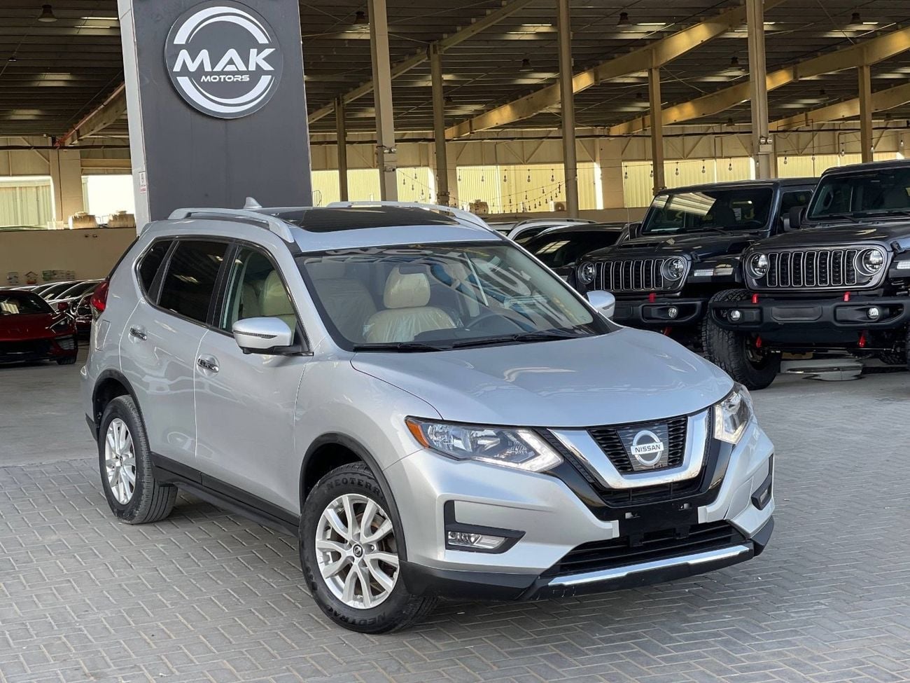 Nissan Rogue SV / 2.5L V4 / PANORAMIC SUNROOF / RADAR / 360 CAMERA / LINE KEEP ASSIST / REMOT START