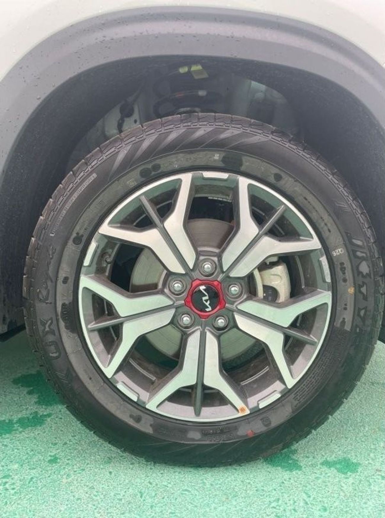 Kia Seltos 1.6 engine   with sun  roof push start 2024