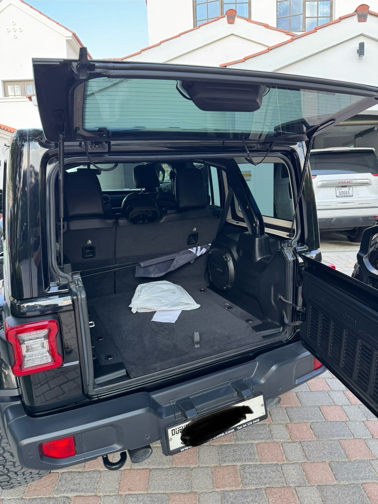 Jeep Wrangler Sahara Unlimted Expat Owned