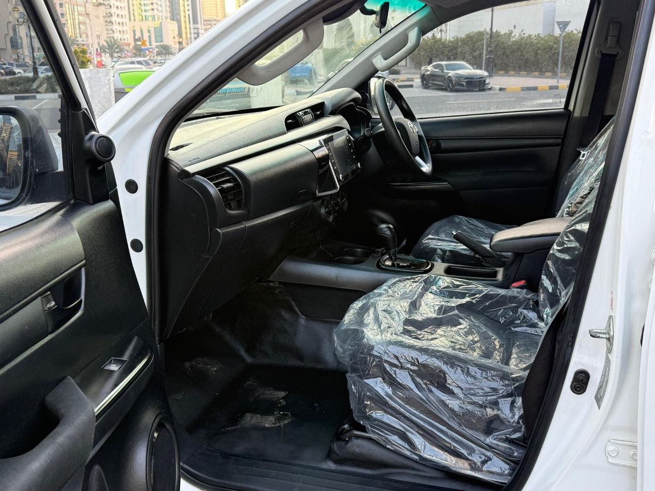 تويوتا هيلوكس Facelift SR Right Hand Drive