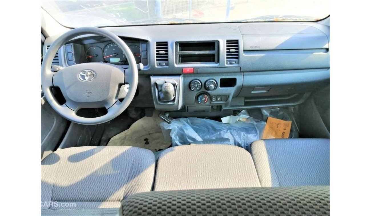 Toyota Hiace 13 SEATS