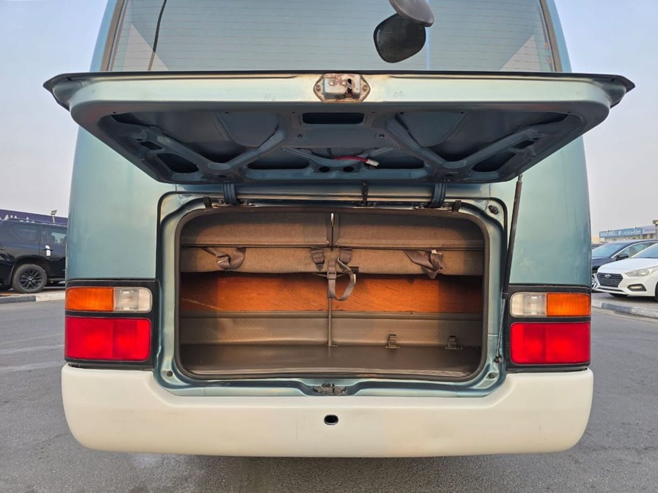 Toyota Coaster TOYOTA COASTER BUS RHD 1998 MODEL 4.2 L DIESEL AUTOMATIC(PM04963)