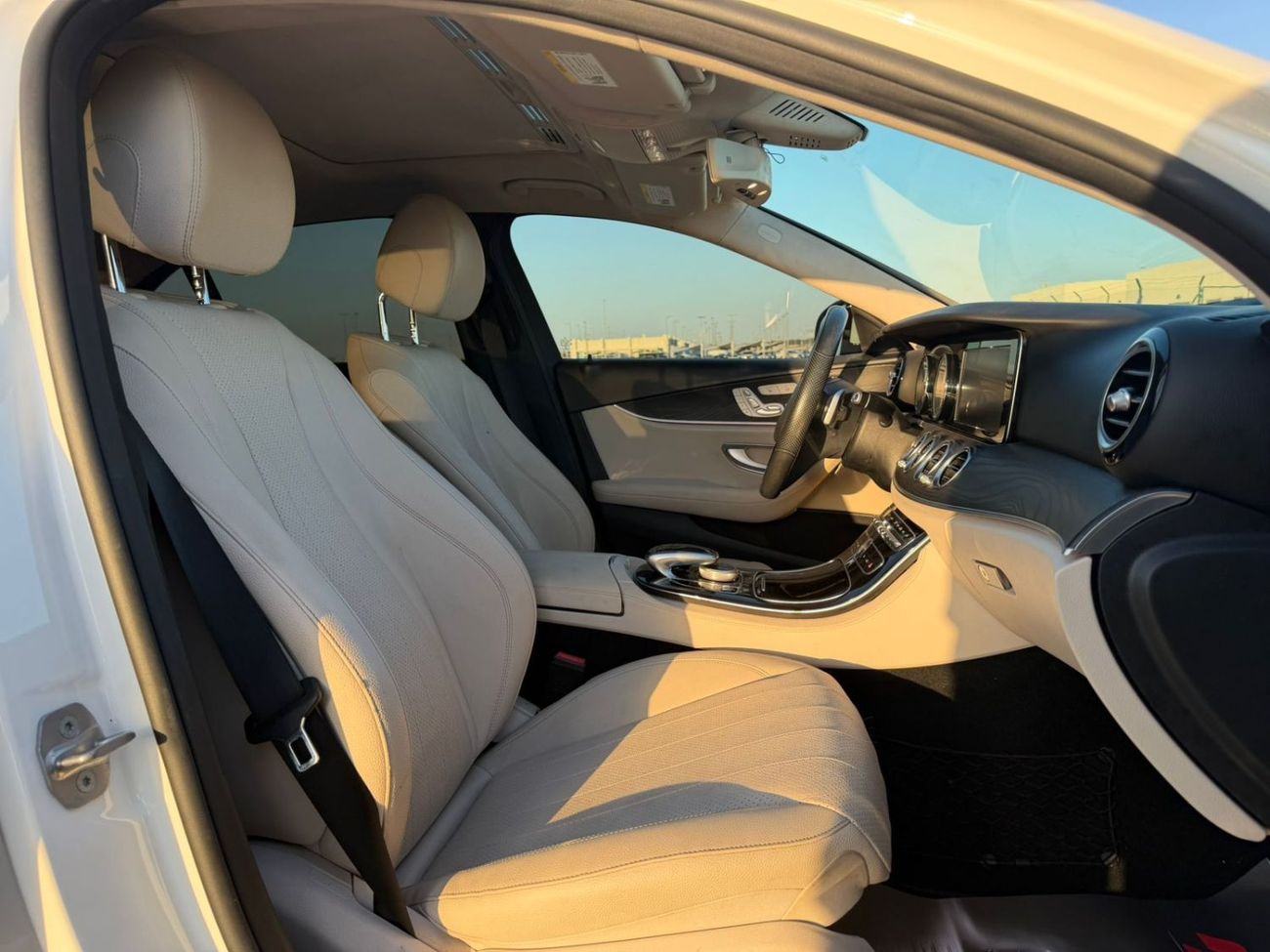 مرسيدس بنز E300 Premium 2.0L