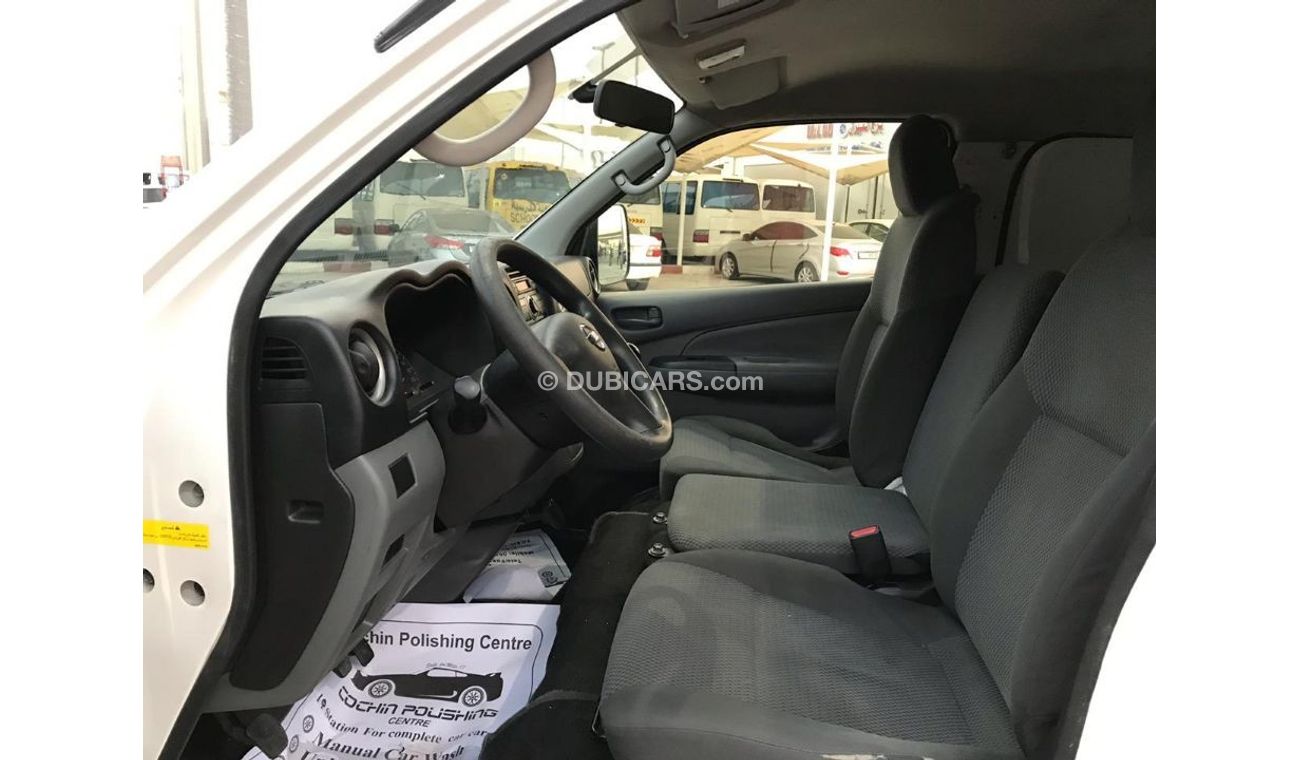 نيسان أورفان Nissan urvan 2014 gcc very ceken car