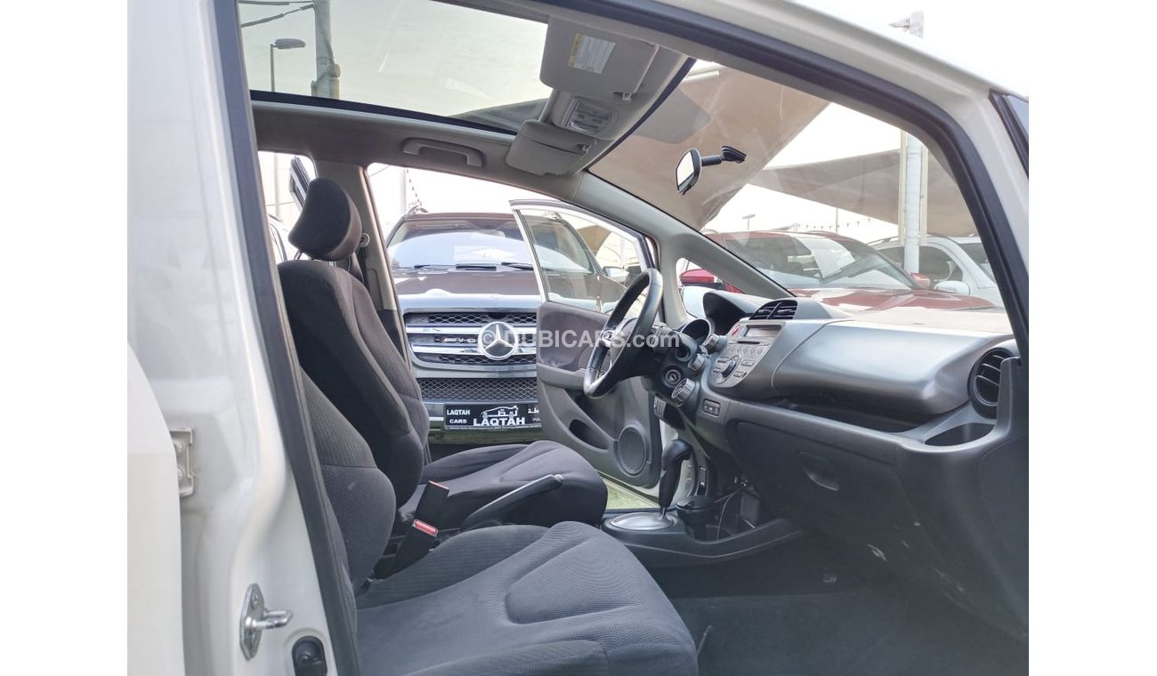 هوندا جاز هاتشباك خليجى موديل 2014  بانوراما مثبت سرعة تحكم رنجات حساسات راديو FM بحالة ممتازة