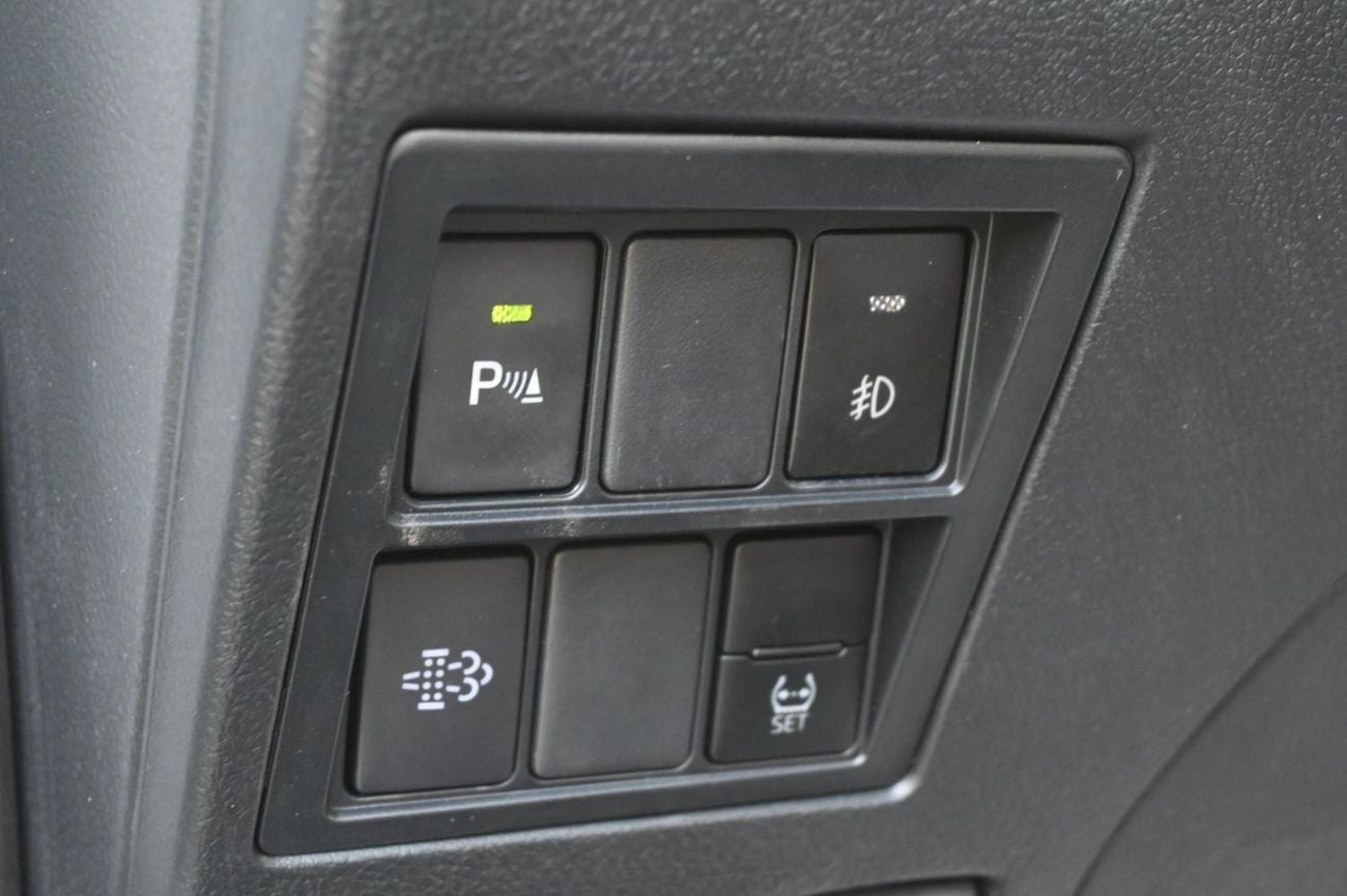 Toyota Hilux 2.4L DSL FULL OPTION SAUDI