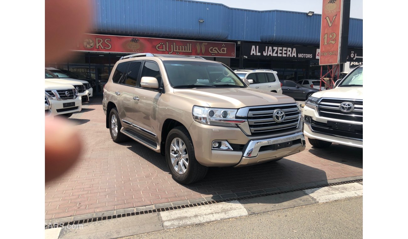 Toyota Land Cruiser GXR V8