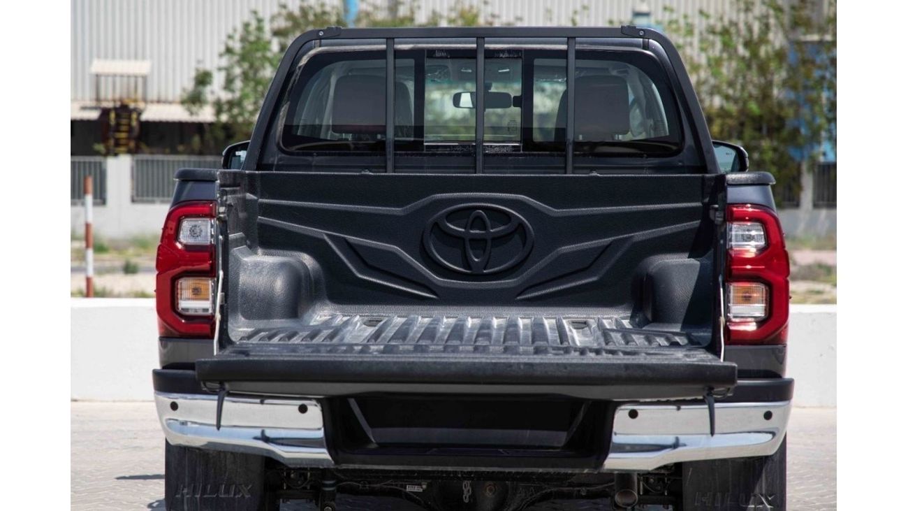 تويوتا هيلوكس تويوتا هيلوكس 4x4 DC 2.8 2023 - رمادي من الداخل عنابي