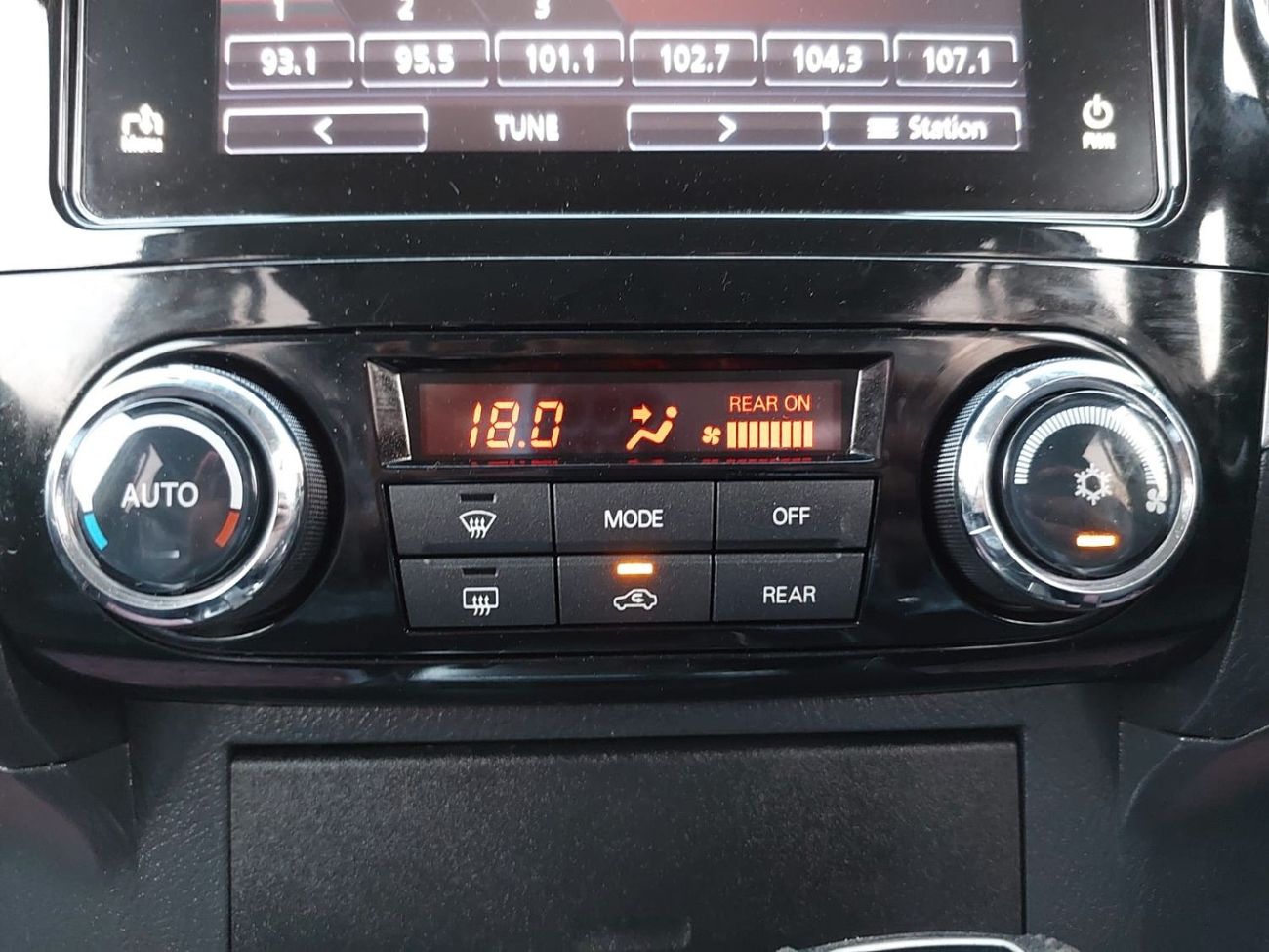 Mitsubishi Pajero MITSUBISHI PAJERO RIGHT HAND DRIVE(PM00842)