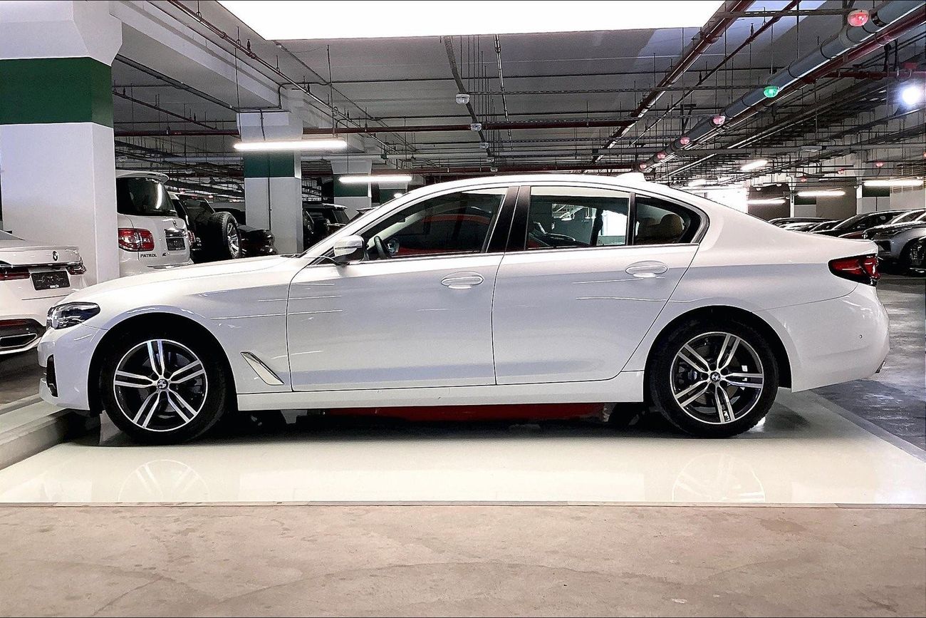 بي أم دبليو 520i Joy Edition | شامل الضمان | 0 ﺪﻔﻋﺓ ﺃﻮﻟﻯ