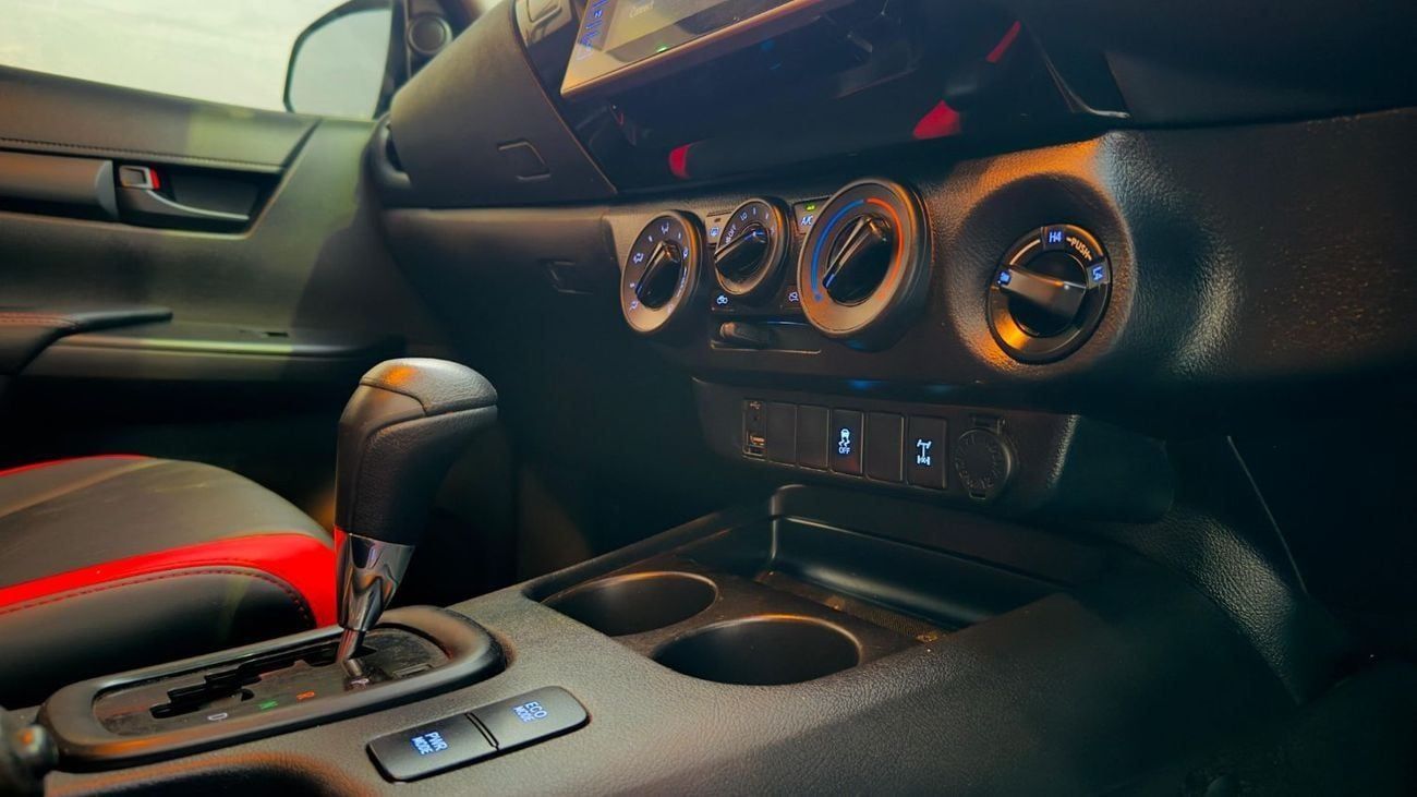 Toyota Hilux MODIFIED TO 2023 MODEL | DOUBLE CABIN | DIESEL ENGINE | 2.8L | AUTOMATIC TRANSMISSION | 2016