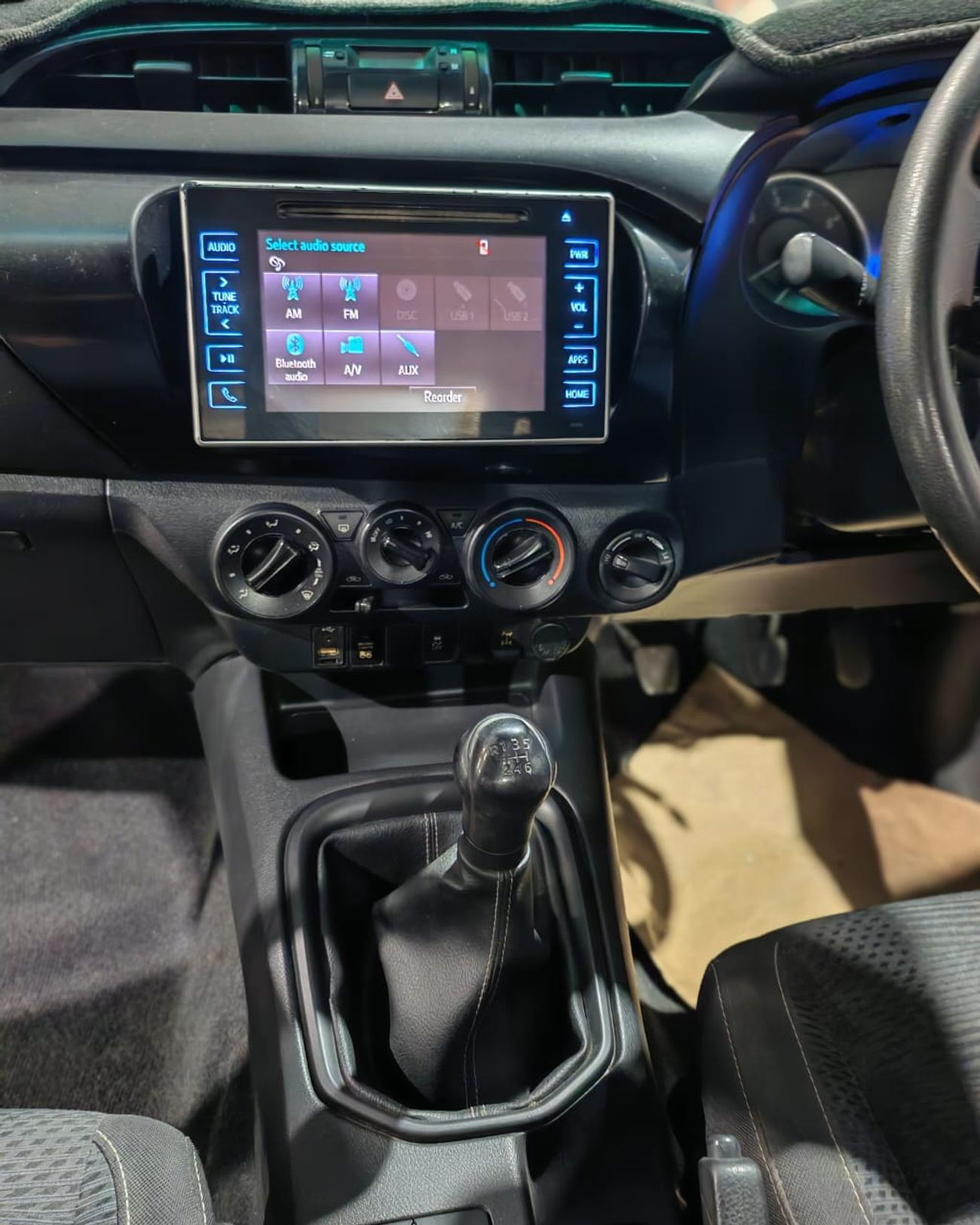 Toyota Hilux 2.8 DIESEL RIGHT HAND