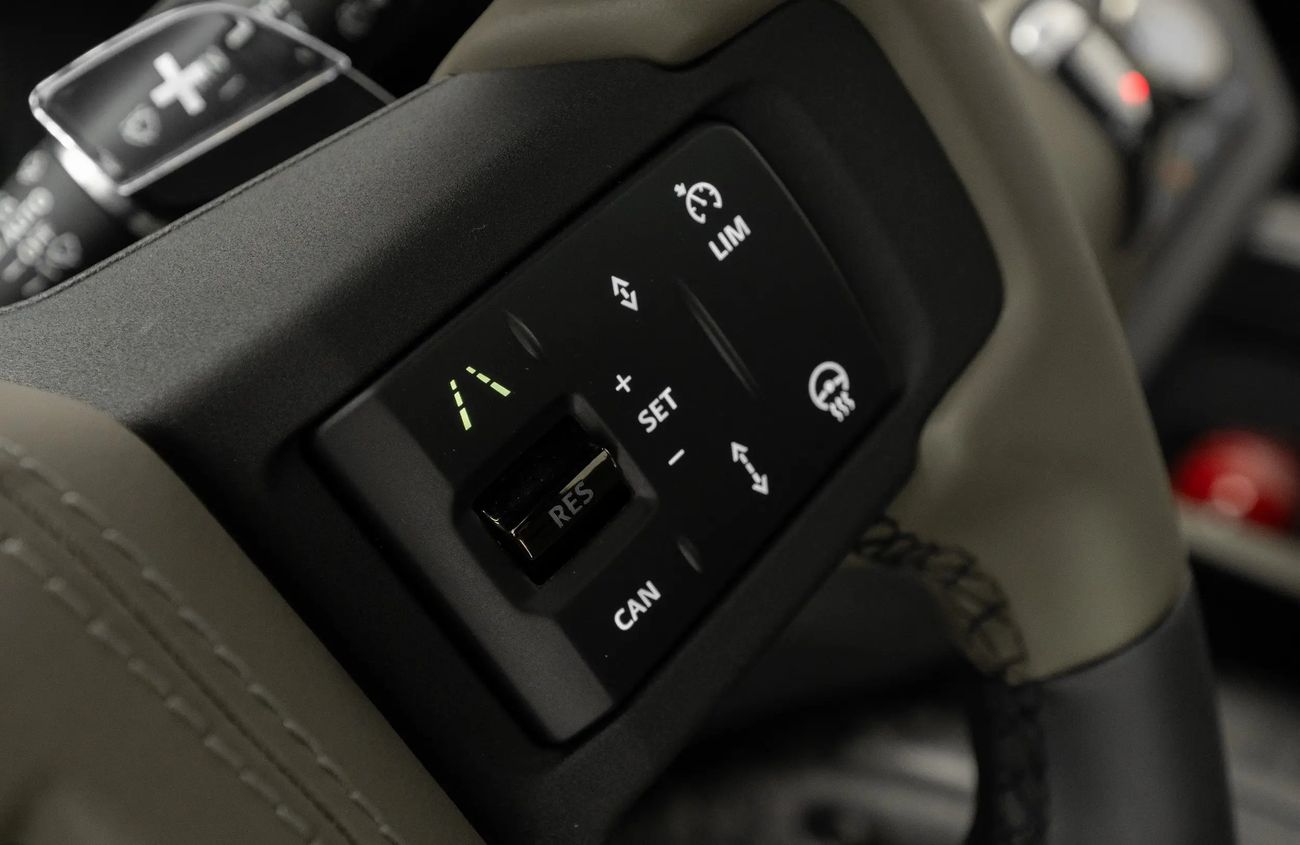 Land Rover Defender 4.4L V8 Twin-Turbo Mild Hybrid Engine