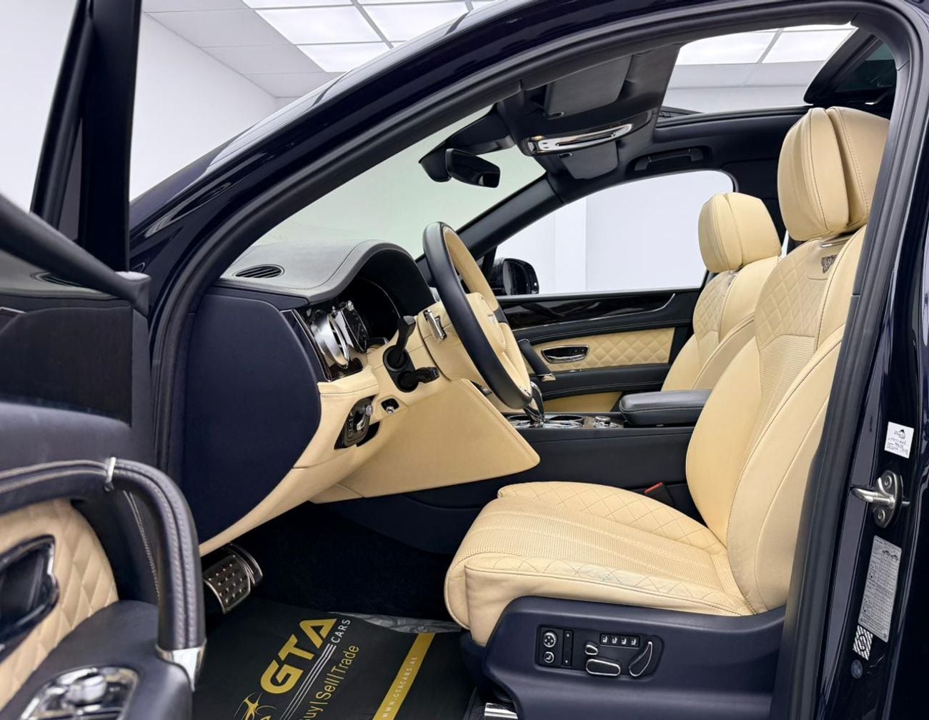 Bentley Bentayga Signature Edition 2017 Bentley Bentayga W12 Signature, Service History, Excellent Condition, Full PP