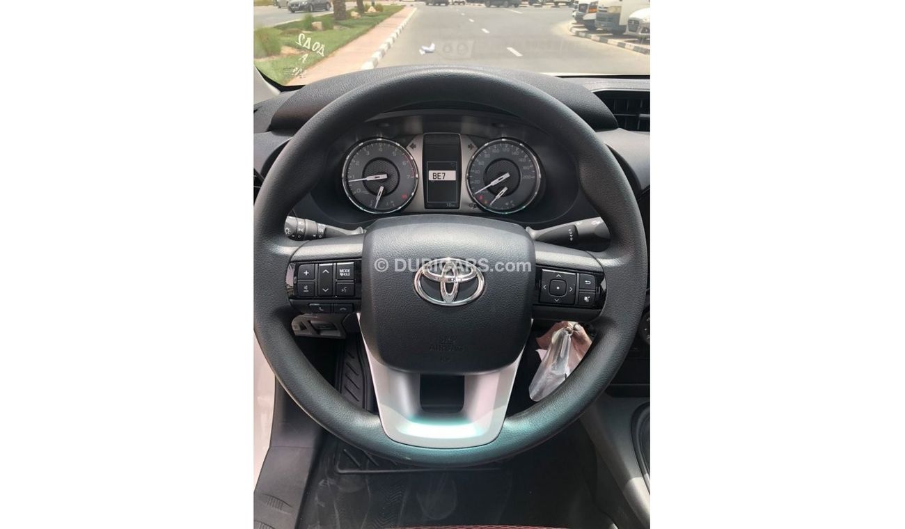 تويوتا هيلوكس تويوتا هايلكس 2.7 بنزين دفع رباعي 2023 عادي