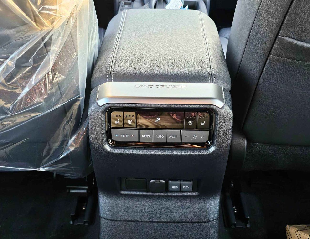 تويوتا برادو TURBO LUXURY / 2.8L DIESEL V4 / RADAR / LEATHER WITH MEMORY SEATS / (CODE # PDLX2)