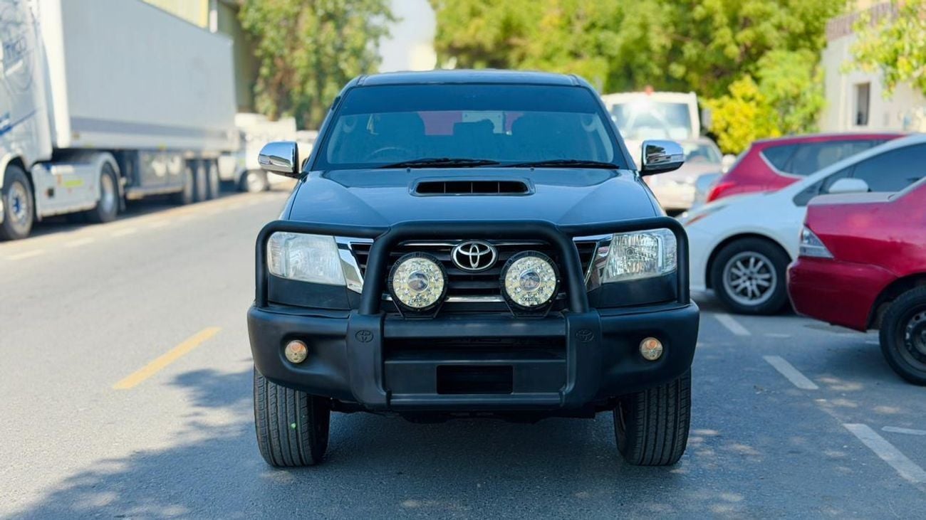 تويوتا هيلوكس 2015 | 3.0L DIESEL | MANUAL TRANSMISSION | BULL BAR WITH HEAVY FOCUSED LED LIGHTS | GTK 4X4 SPORTS B