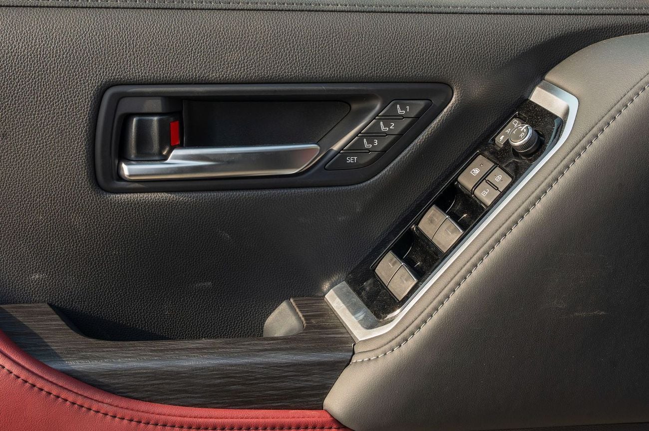 تويوتا لاند كروزر 2026 Toyota Land Cruiser VXR Twin Turbo 3.5L AT Petrol (Black)