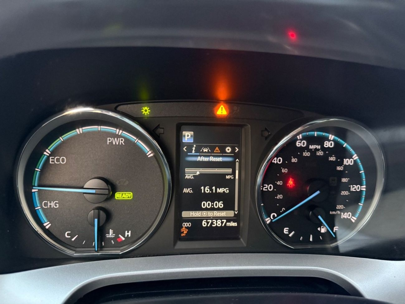 Toyota RAV4 2018 XLE HYBRID KEYLESS US SPEC