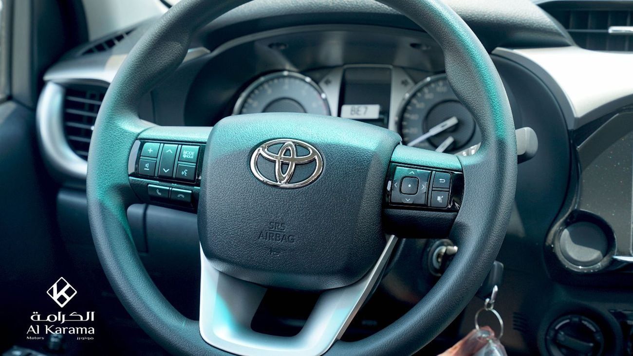 Toyota Hilux 2.7 SR5 | 4x4 MANUAL TRANSMISSION | GCC Specs |  | Climate Control | CHROME BUMPER