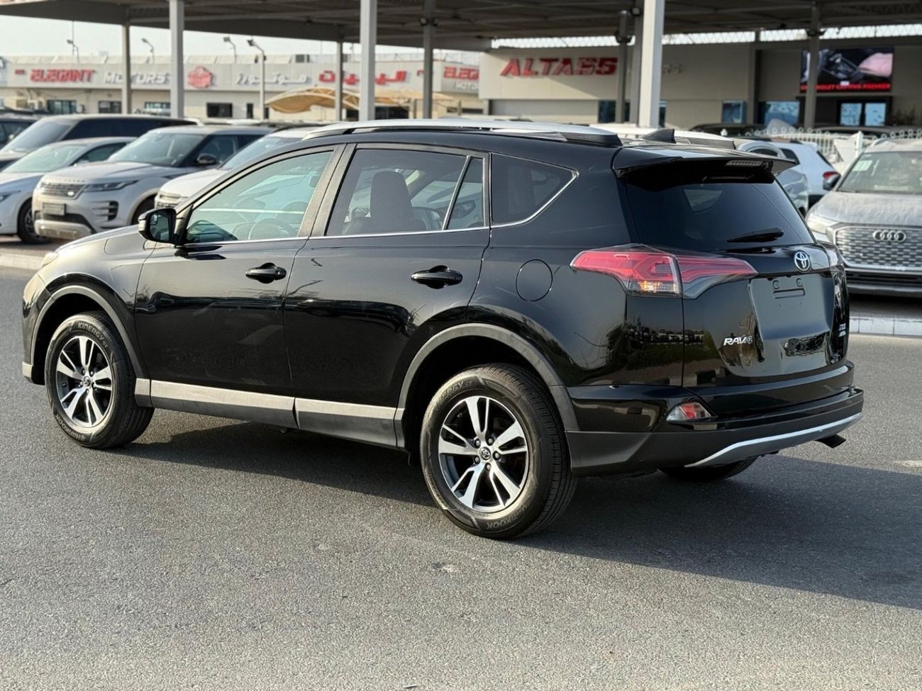 تويوتا راف ٤ GXR 2.5L XLE 4WD Sunroof,leather seats full option