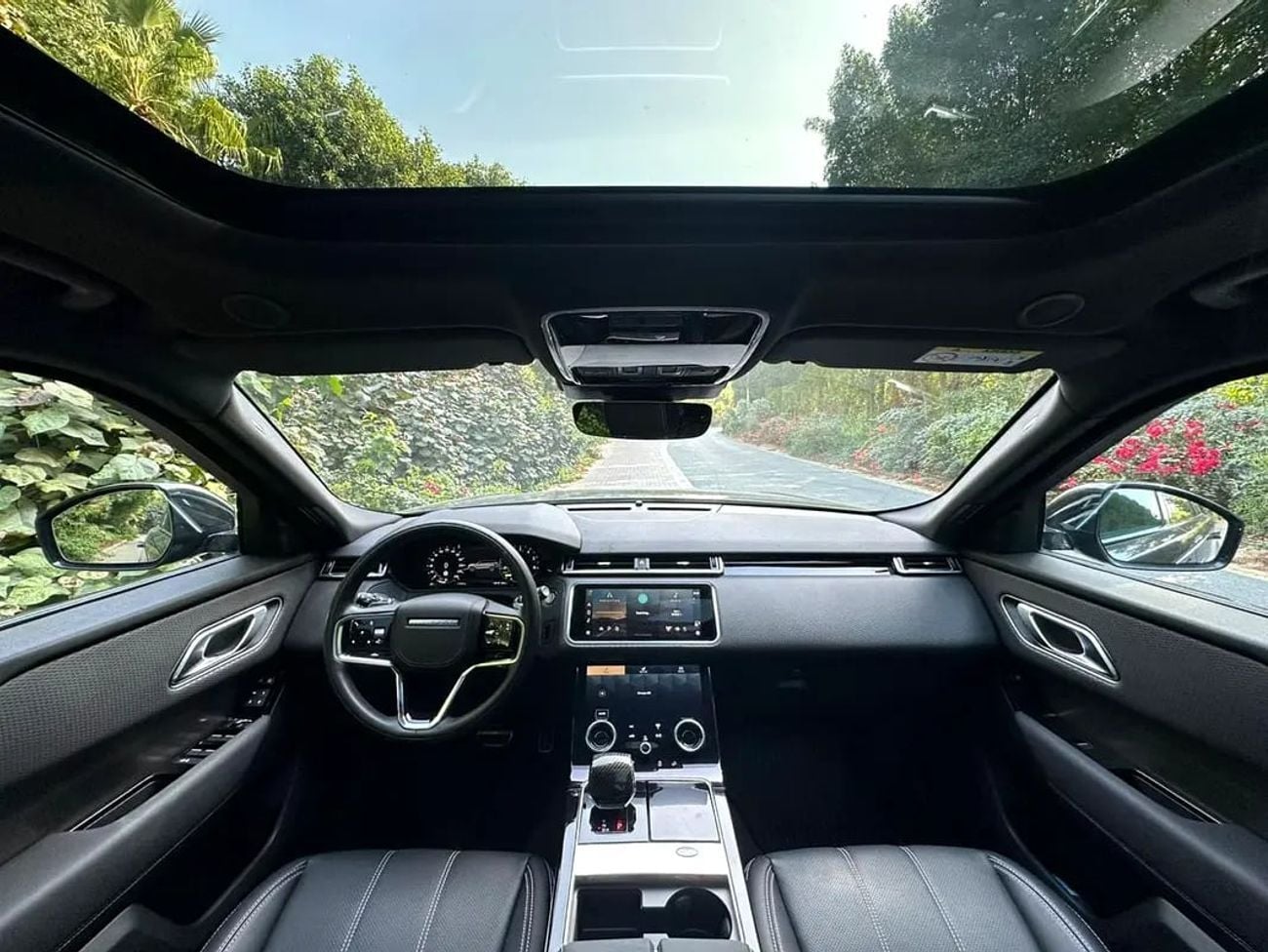 Land Rover Range Rover Velar R-DYNAMIC S S P400 3.0L 2024 Range Rover Velar S P400e Plug-in Hybrid | 2.0L Turbo 4-cylinder | 404