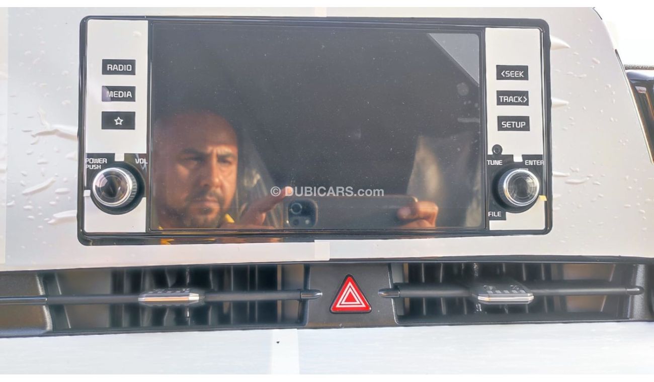 Kia Sportage HI ( i ) 4X2 FWD , 1.6L gasoline,, 4V ,,176 HP  White color 2023