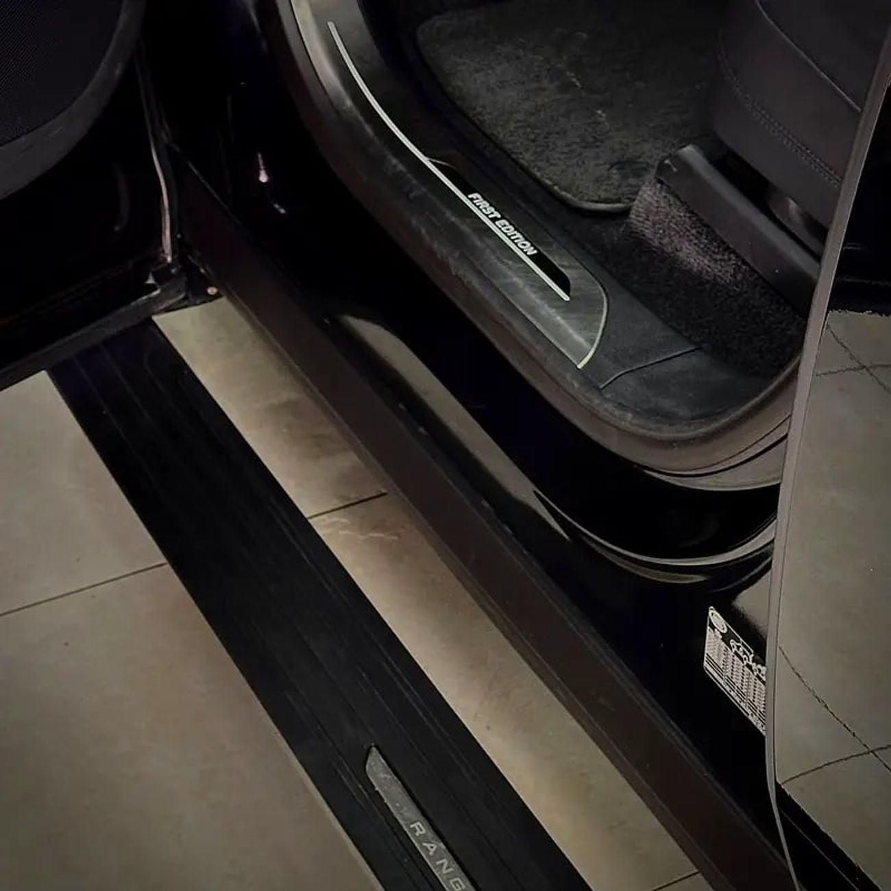 Land Rover Range Rover Vogue First Edition - GCC/ Specs