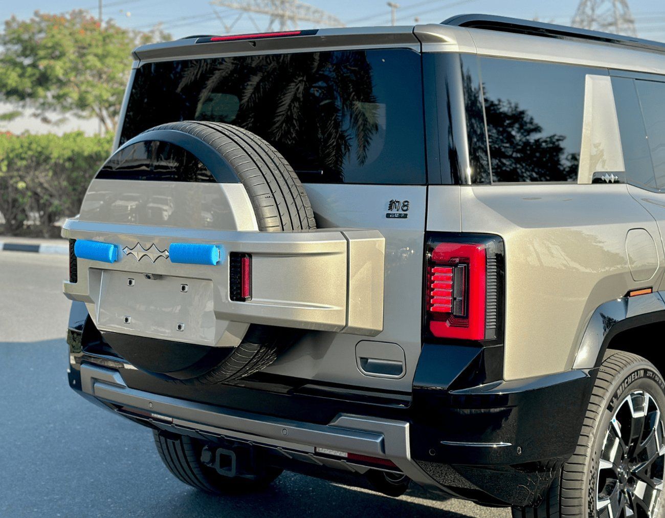 بي واي دي ليوبارد 8 8 FLAGSHIP