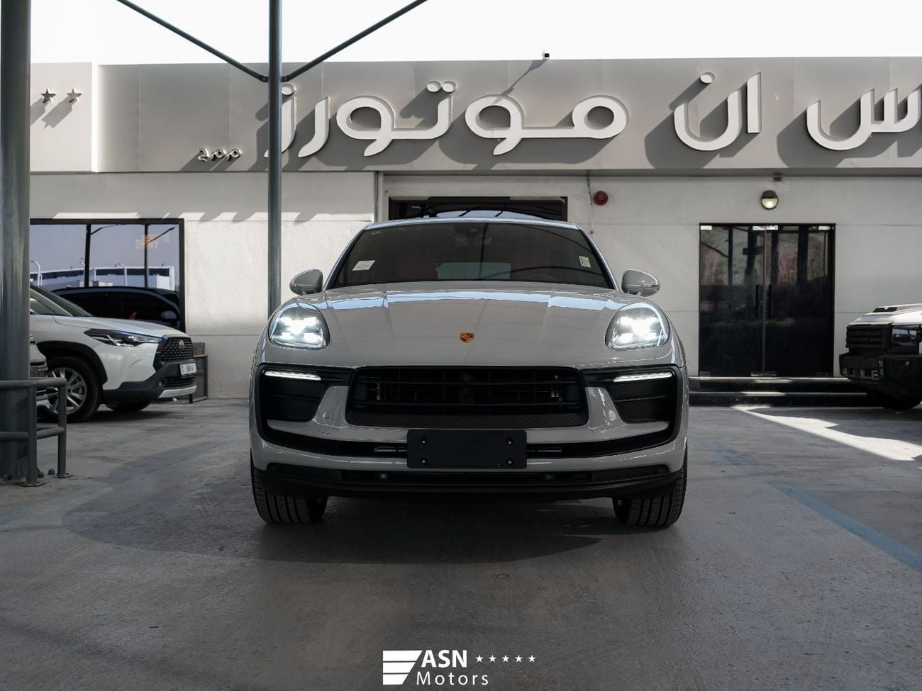 بورش ماكان PURSUING DREAMS EDITION (NON GCC) 2025 2.0 Turbo (Clearance Price)