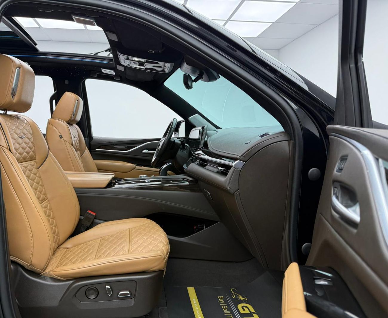 Cadillac Escalade Sport Platinum 6.2L 4WD 2022 Cadillac Escalade Sport Platinum, 07/2027 Cadillac Warranty, 09/2028 Se